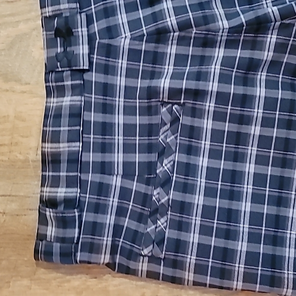 Gently Loved plaid Under Armor shorts 36 waist men's gray and black in color - Picture 8 of 14